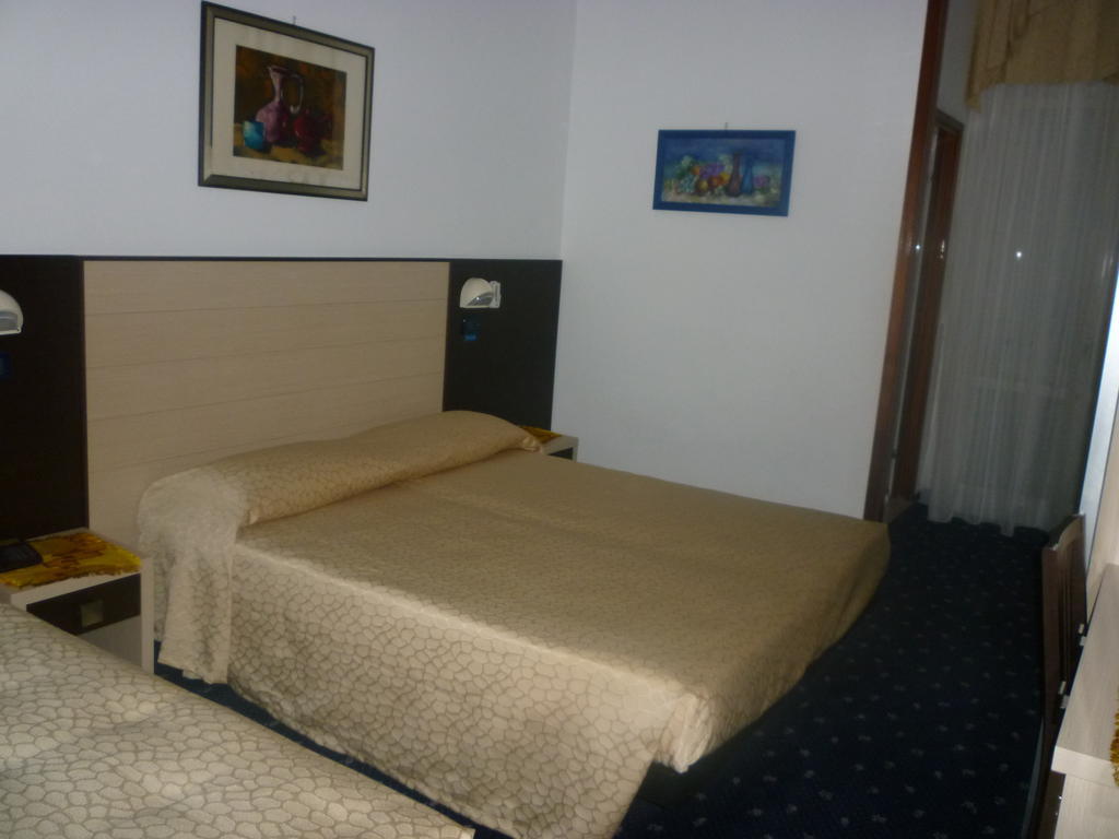 Hotel Tilly Cesenatico Chambre photo
