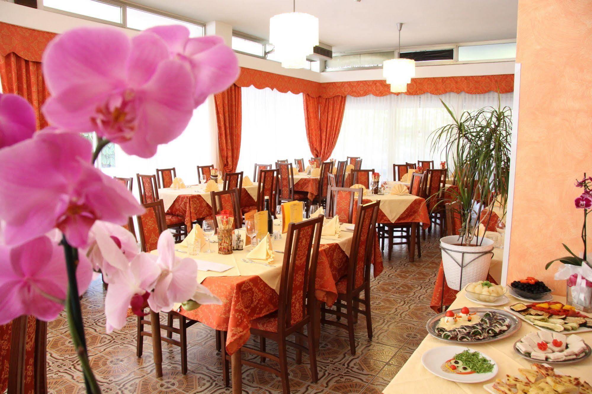 Hotel Tilly Cesenatico Extérieur photo